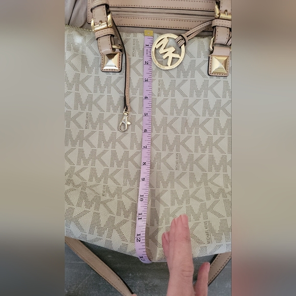 Michael Kors Jet Set Tote Bag - Picture 9 of 16